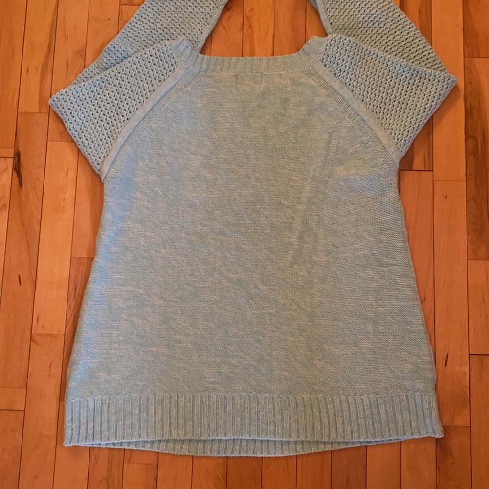 Two large sweaters - Picture 6 of 7